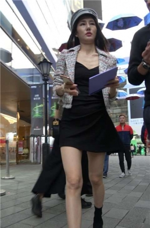 4K – 街拍高挑长腿高跟鞋短裙美女 [925 MB/MP4]