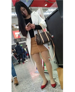 4k超清，红色平底鞋肉丝袜短裙漂亮御姐