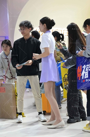 传祺礼仪-大长腿清秀女孩