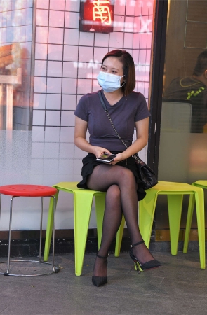 坐姿黑丝高跟鞋