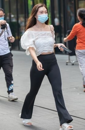 黑裤紧身小姐姐(39P)