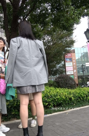 4K – 性感长腿街拍时尚御姐型美女 [1.27 GB/MP4]