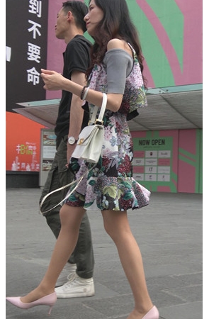 花裙妹子