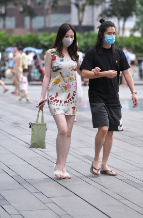 凉拖花短裙