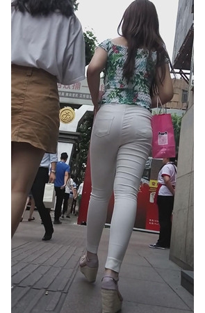 白裤紧身美眉