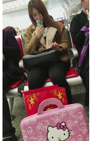 喝纯奶的漂亮小姐姐