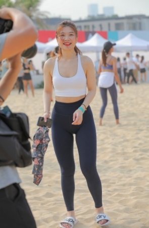 超喜欢这样的丰满小姐姐