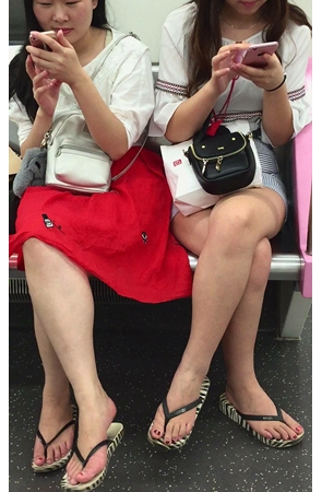 人字拖美腿玉足姐妹花