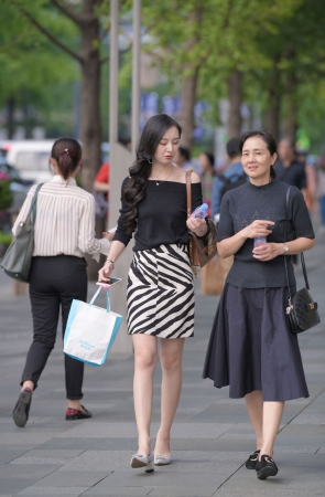 气质短裙美女