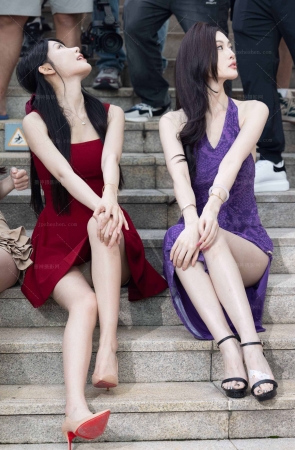 LB450-161P 成都车展-楼梯上的群模乱舞（8网红车模）