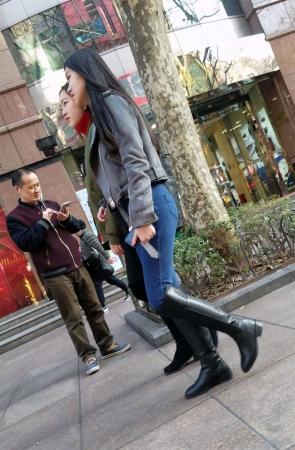 小清新俩姐妹边逛边聊