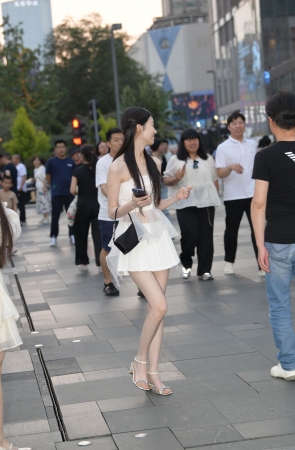 白皙美腿甜美小仙女