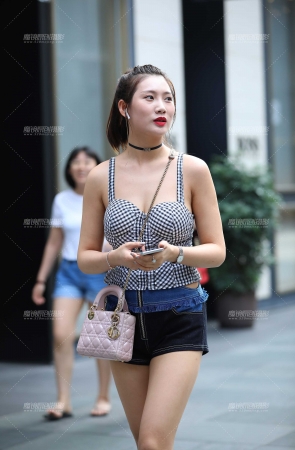 性感，大长腿，害羞的美女