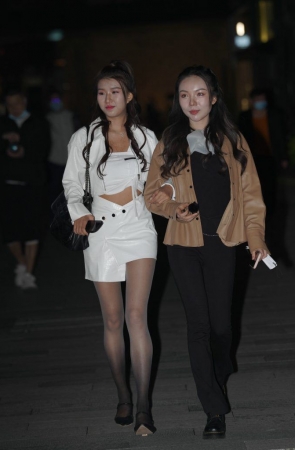 白色套装皮裙 [220P-3.09GB]