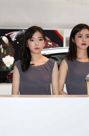 端庄礼仪小姐姐