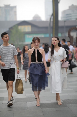 少女般轻盈可人