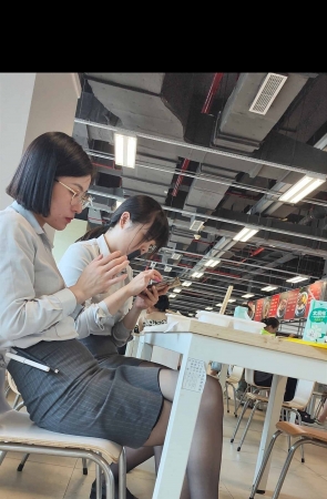 原创4K视频餐厅偶遇眼镜奥迪销售主管黑丝高跟挑鞋 3P