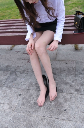 F70天然大长腿，通透的肉丝美足小姐姐119G