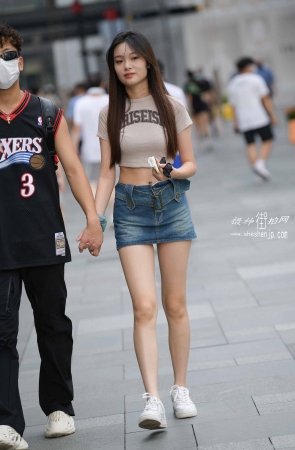 22818-2+109短裙美腿清秀女孩【套图➕视频】 14P