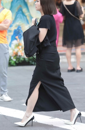 气质街拍高跟少妇