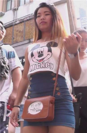 超短包臀牛仔裙肉臀大美人 [1.05 GB]