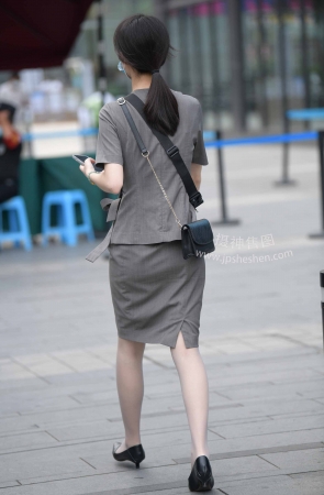 22729-2+77赶着去上班吗 13P