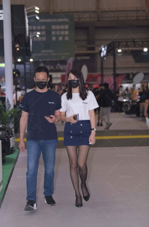 车展黑丝前台礼仪小姐姐