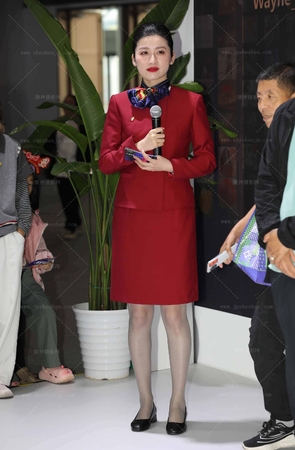 最新空乘展会国航美女空姐端庄大气