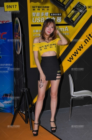 性感的黄衣包臀裙模特