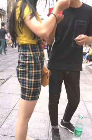 格子短裙黄色肉丝美女