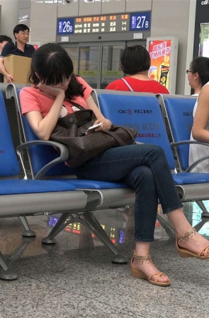 一看就是清纯女生未经修饰的精美素足