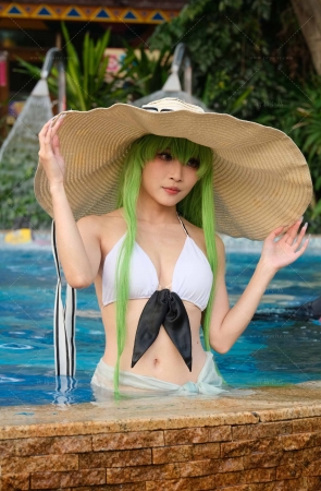 白色比基尼小妹