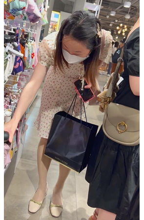 花裙美女