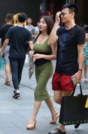 性感迷人，蜂腰翘臀