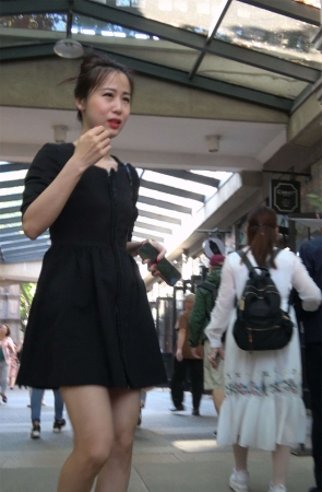 黑色连衣裙性感高跟美女