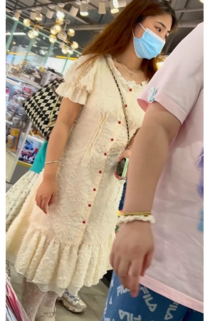 连衣裙美女