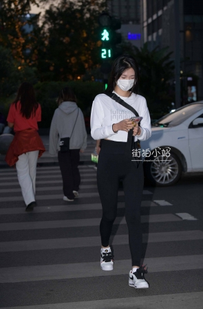 黑色紧身裤小仙女~