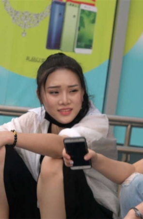 红色指甲油气质小迷妹