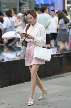 2368-6=50街拍素人，肉丝轻熟女～ 11P