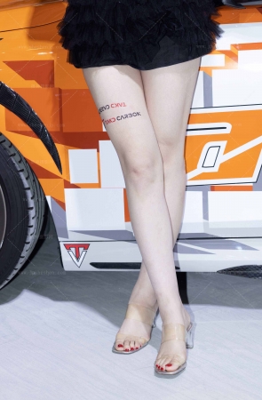 LB690-64P苏州GT-网红车模好多李的极品白嫩美腿玉足 10P