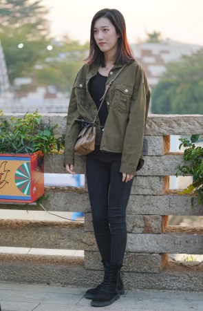 小S街拍作品 – 颜值与身材并存