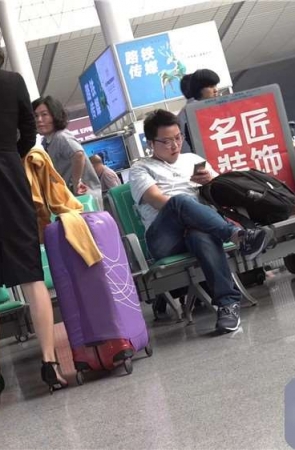 成熟，知性，黑色长裙