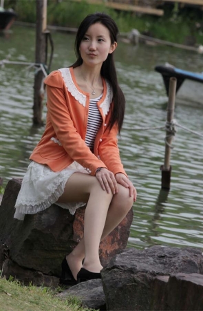 No542 吸引无数游客目光的双胞胎姐妹