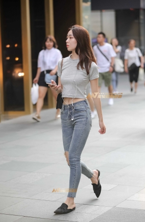 漂亮牛仔美眉