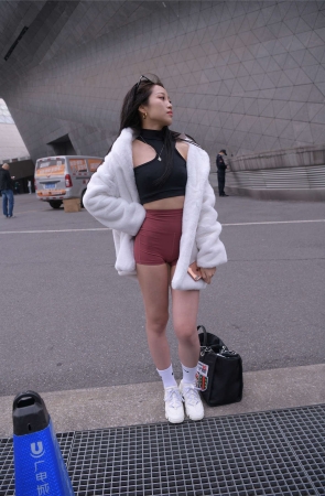 魂魂街拍作品 枣红