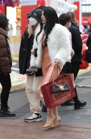 诱惑街拍肉丝高跟shaofu-16P