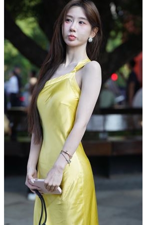 可爱的黄色长裙美女(73P)