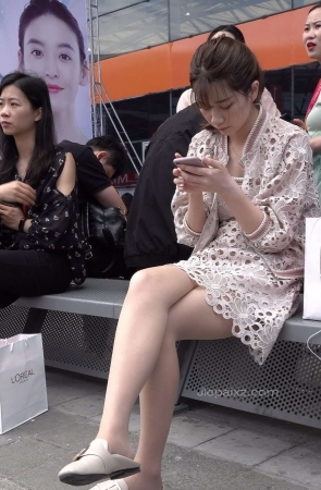 4K – 精致的脸庞，镂空裙肉丝美女 [2.22 GB/MP4]