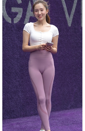 （视频）高腰紧身裤小姐姐[8.22G/MP4]