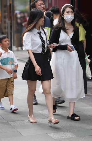 【摄神】22612-2+72百褶裙街拍丝袜女孩